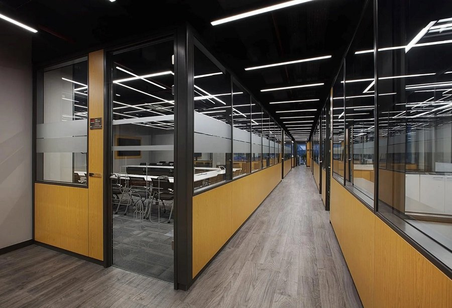 آشنایی با انواع یراق پارتیشن اداری / نکات پیش از خرید