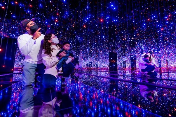 نمایشگاهی بزرگ برای خالق مجسمههای خالدار