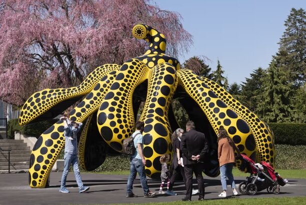 نمایشگاهی بزرگ برای خالق مجسمههای خالدار