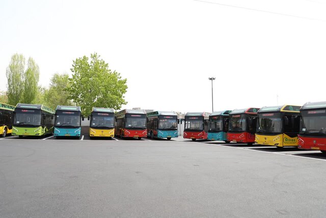 رونمایی از ۴٠ دستگاه اتوبوس برقی در کرج