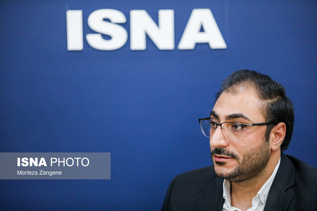 سلفسرویس چلوکباب در استخر/ ماجرای عجیب مایوی پاره و مسابقه با جوراب!