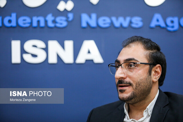 ویدیو/ شنا با رباط پاره و در به در یک تکه نان در استخر! ویدیو/ شنا با رباط پاره و در به در یک تکه نان در استخر!