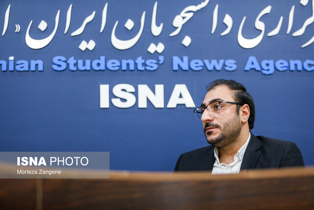 سلفسرویس چلوکباب در استخر/ ماجرای عجیب مایوی پاره و مسابقه با جوراب!