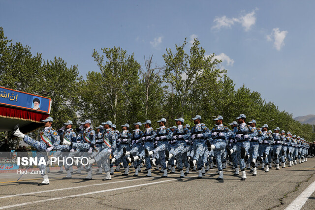 عکس آرشیوی است مراسم رژه نیروهای مسلح برگزار شد