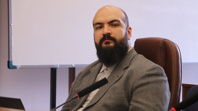 هنر انقلابی هنری معطوف به حق است/ در ایام انقلاب هنر اجتماعی میشود