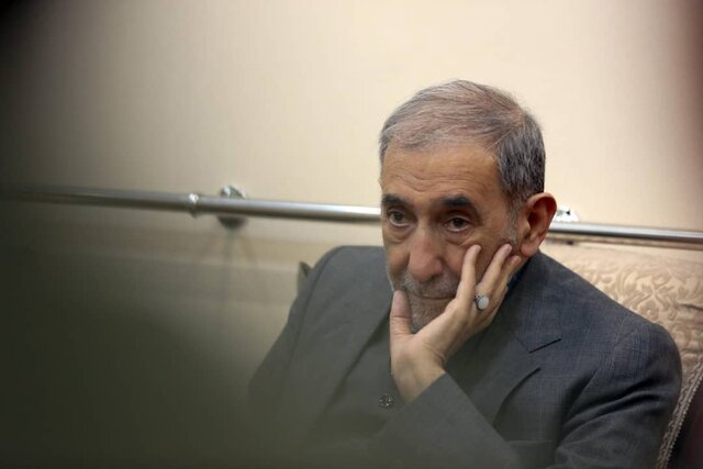 دیدار جمعی از دیپلماتهای وزارت خارجه با ولایتی