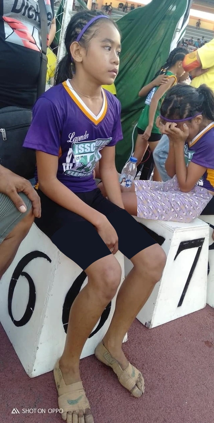 دختر فیلیپینی که با کفشهای نقاشی شده برنده ۳ مدال طلا شد