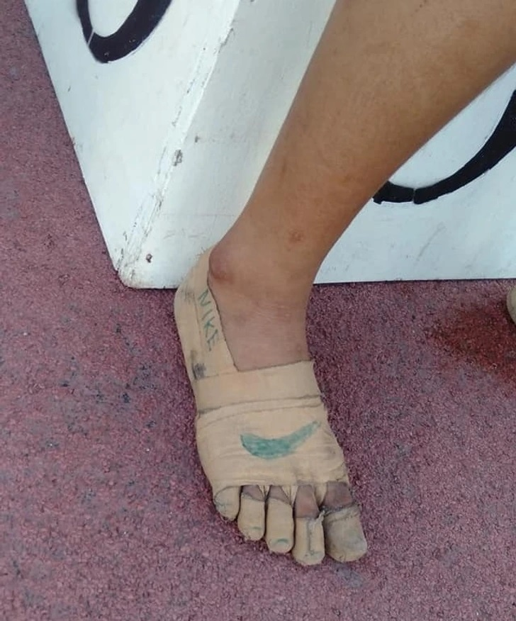 دختر فیلیپینی که با کفشهای نقاشی شده برنده ۳ مدال طلا شد