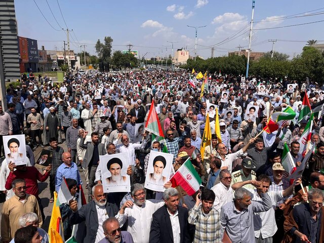 حضور مردم اهواز در راهپیمایی جمعههای خشم حضور مردم اهواز در راهپیمایی جمعههای خشم
