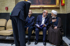 مجید انصاری، حسین دهقان و علی لاریجانی اعضای مجمع تشخیص مصلحت نظام در مراسم ختم مرحوم پرویز داوودی