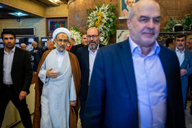 عیسی کلانتری، رئیس سابق سازمان حفاظت محیط زیست، حسین دهقان، رئیس بنیاد مستضعغان انقلاب اسلامی و حجتالاسلام حیدر مصلحی وزیر اسبق اطلاعات در مراسم ختم مرحوم پرویز داوودی