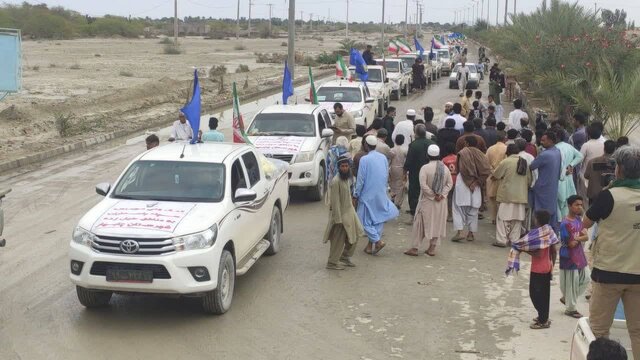 سپاه تا رفع مشکلات سیلزدگان در کنار مردم سیستان و بلوچستان است سپاه تا رفع مشکلات سیلزدگان در کنار مردم سیستان و بلوچستان است