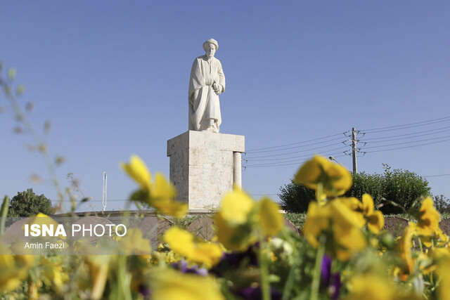 ستیز لجوجانه با سعدی!