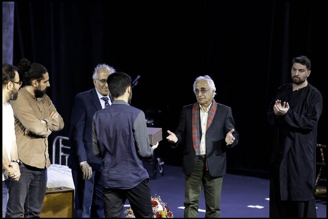 شب تئاتری ها برای شمس لنگرودی