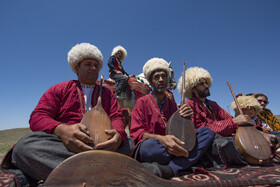 نوای موسیقی توسط مردم ترکمن در خراسان شمالی