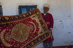 بافت فرش توسط روستاییان در خراسان شمالی
