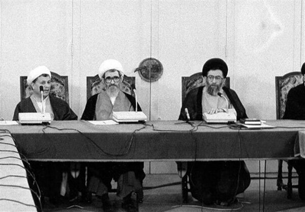 حکم دو رهبر پای متمم قانون اساسی ایران
