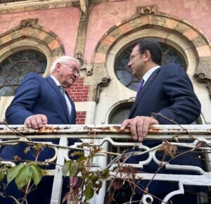 استقبال مرم استانبول از رئیسجمهور آلمان با شعار «آلمان قاتل»