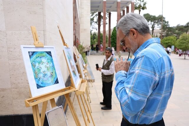 برگزاری نمایشگاه تصویرسازی و خوشنویسی اشعار سعدی در آرامگاه شیخ اجل و زاهدان برگزاری نمایشگاه تصویرسازی و خوشنویسی اشعار سعدی در آرامگاه شیخ اجل و زاهدان