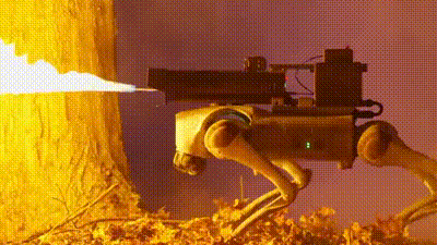 سگ رباتیک با قابلیت شعلهافکنی تا فاصله ۱۰ متری