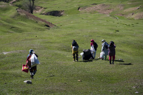 پاکسازی محیط ارتفاعات برفچال، شهرستان مینودشت توسط گردشگران