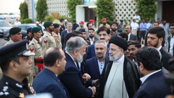 رئیسی پاکستان را به مقصد سریلانکا ترک کرد رئیسی پاکستان را به مقصد سریلانکا ترک کرد