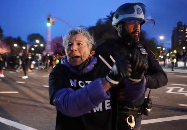 تداوم اعتراضات ضد جنگ غزه در شهرها و دانشگاههای آمریکا