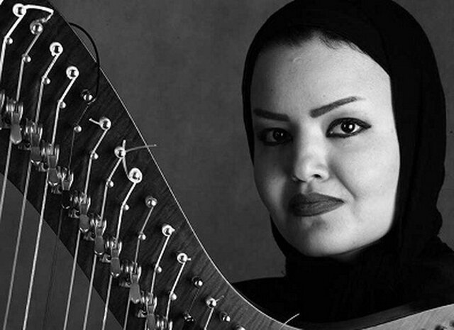 عکس تزئینی است. یک جهانگردی زنانه در تهران / تالار وحدت ساعت مناسب به کنسرت بانوان بدهد