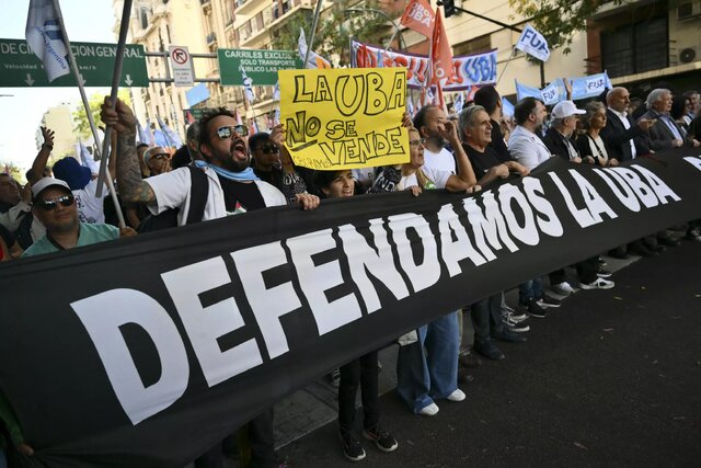 تظاهرات دانشجویان آرژانتین در پی کاهش ارائه آموزش عالی دولتی