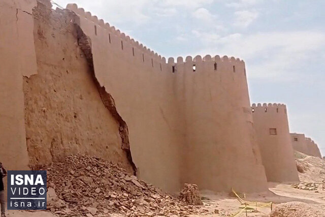 ویدیو/ نگرانی از ریزش دیوار قلعه بلقیس؛ دومین بنای خشتی ایران
