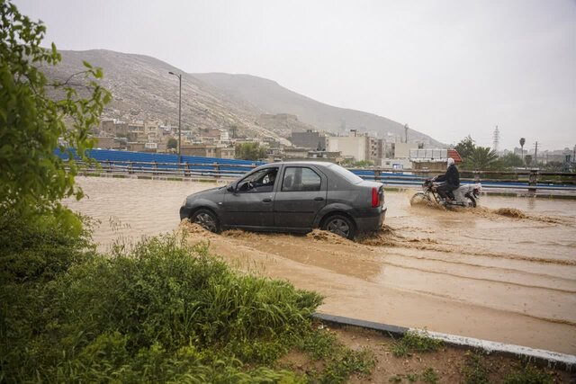 آبگرفتگی در بخش‌هایی از شیراز/ سامانه بارشی امشب از فارس خارج می‌شود
