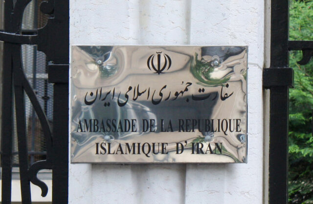 خودداری سفارت ایران در فرانسه از پیگرد قضایی فرد مهاجم خودداری سفارت ایران در فرانسه از پیگرد قضایی فرد مهاجم