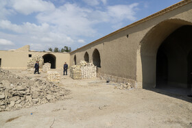 کاروانسرای تاریخی در حال مرمت روستای زیار 