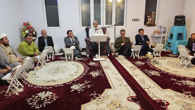 توجه به قرآن، بسیاری از مشکلات امروز ما را حل میکند