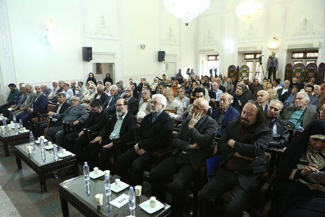 شاعری که مایه افتخار ایرانیان است