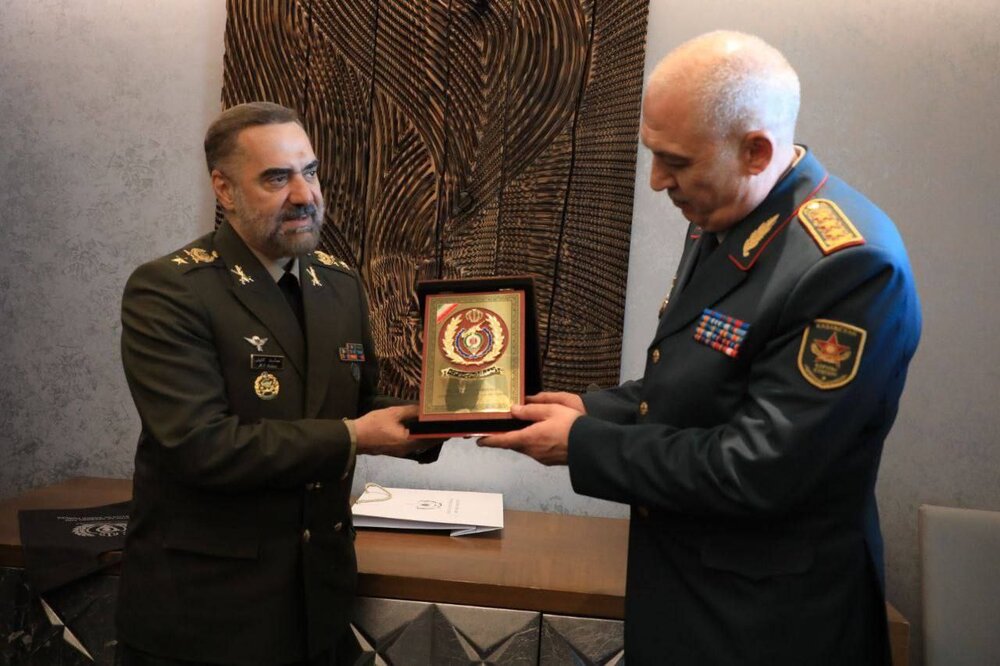 وزرای دفاع ایران و قزاقستان دیدار کردند