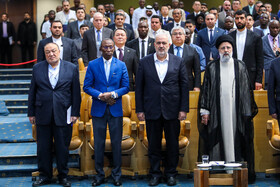 سید ابراهیم رئیسی، رئیس‌جمهور  و  عباس علی‌آبادی، وزیر سمت در افتتاحیه ششمین نمایشگاه توانمندی‌های صادراتی ایران