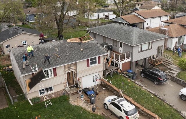 عکس: آسوشیتدپرس گردباد ویرانگر در آمریکا + فیلم