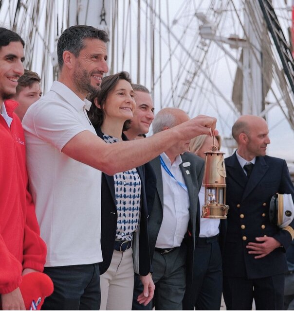 سفر مشعل المپیک از یونان به فرانسه با کشتی قدیمی+ عکس