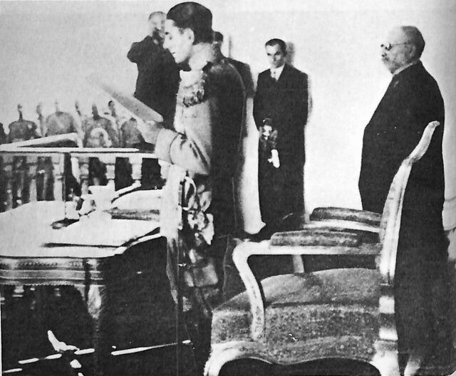 تحمیل فراقانونی کردن سلطنت در قانون اساسی