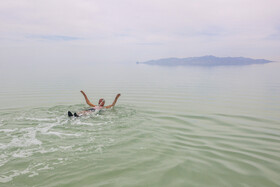  ساحل پرآب دریاچه ارومیه 