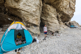 گردشگران در ساحل پرآب دریاچه ارومیه 