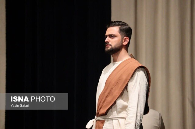 نمایش "سی و یکمین شب اجرای مدهآ "در بندرانزلی روی صحنه رفت