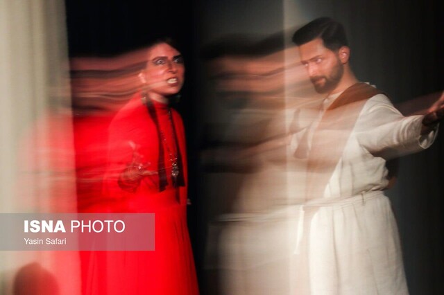 نمایش "سی و یکمین شب اجرای مدهآ "در بندرانزلی روی صحنه رفت