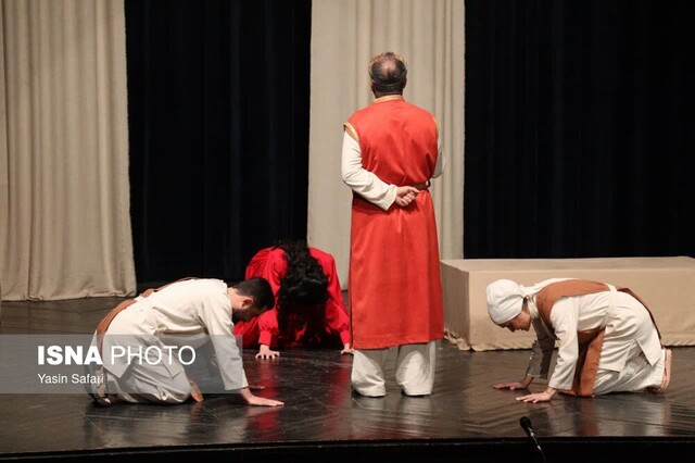 نمایش "سی و یکمین شب اجرای مدهآ "در بندرانزلی روی صحنه رفت