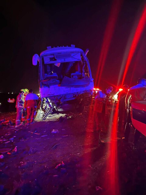 واژگونی اتوبوس در اتوبان قزوین- زنجان ۲۱ مصدوم و یک فوتی برجای گذاشت
