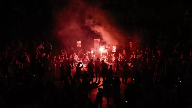 تجمع خانوادههای اسرای اسرائیلی در تلآویو نیویورکتایمز: اسرائیل از موضع قبلی خود درباره توافق با حماس کوتاه آمده است