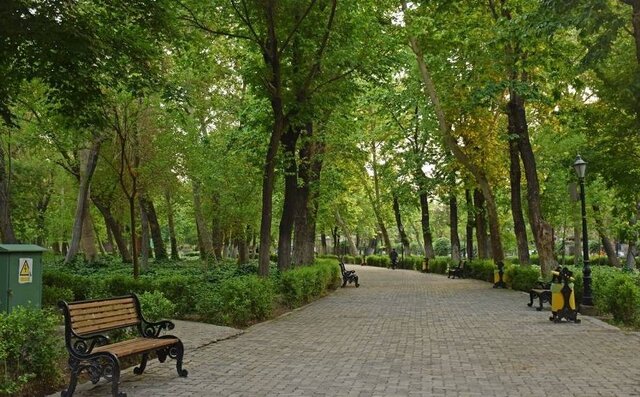 عکس تزئینی است افتتاح بوستانی در منطقه ۱۰ از محل جرایم قطع درخت