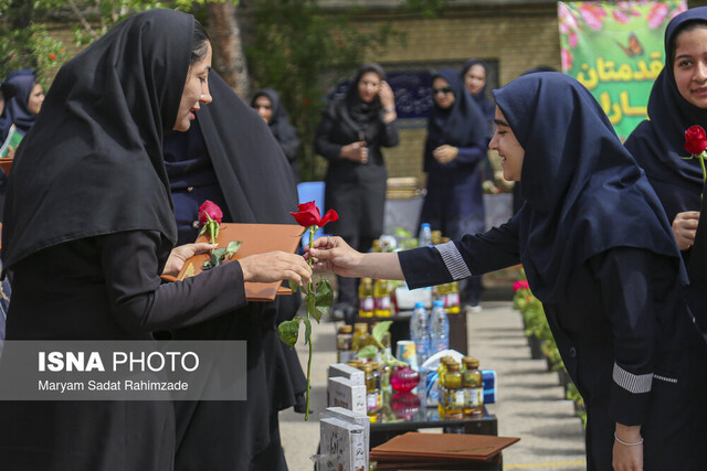 معلمان پیشگامان تربیت علمی و اعتقادی نسل آینده کشور