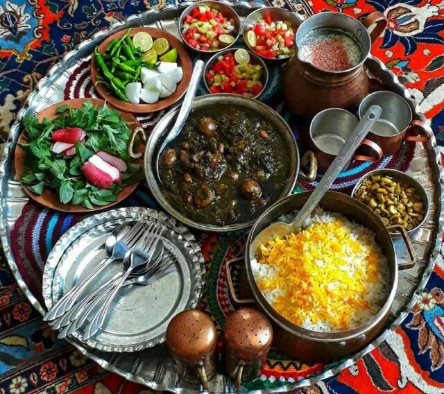 نماد غذای ایرانی به خوشمزگی قورمهسبزی!